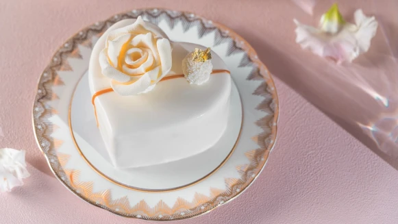 BAC推白色情人節限定立體愛心蛋糕！玫瑰櫻桃內餡重現戀愛滋味