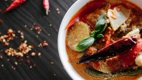 滷肉辣炒豆腐/嫩煎雞胸肉佐時蔬/番茄牛腩湯，3道療癒低脂餐食譜來了！