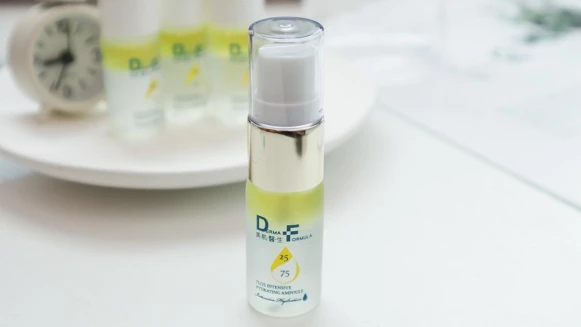 最夯保養話題！無乳化劑的75/25水油黃金比例安瓶，敏弱肌友善配方、輕油補水，保濕救急神好用~M編大推