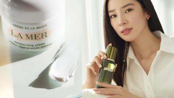 保養儀式即刻升到頭等艙！La Mer官網一鍵下單，包含美妝界新巨星「超能修護精華露」的海洋拉娜能量三重奏，直送到家，極速快充、煥新女神肌！ 