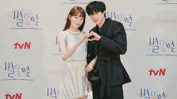 《Shooting Stars流星》揭密南韓演藝圈內幕,李聖經&金永大95%還原實況,曝出「偷戀愛」官方說法玄機?