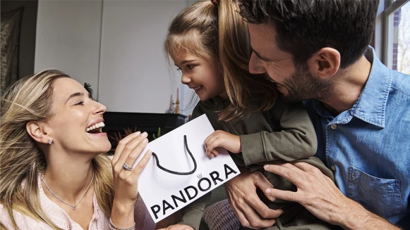 送出手立刻收獲滿意好評，順便還能多買一份犒賞自己！母親節最耀眼最有時髦品味風格的禮物，Pandora全幫妳承包了！