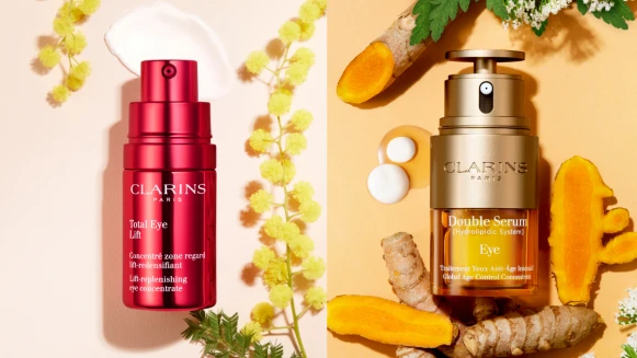 丹妮婊姐、蔡瑞雪命中注定結緣神作：克蘭詩眼霜東西軍！＃亮眼萃注水發光亮晶晶、＃賽車眼霜飆速撫紋好年輕！快預約護膚會，打造亮眼時刻！ 選這個