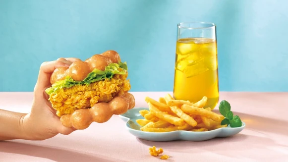 21世紀x Mister Donut第二彈「蜜糖炸雞波堤堡」來了！限時16天快閃