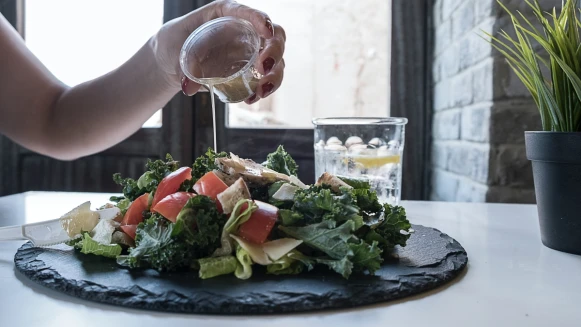 飲食選擇決定肌膚狀態!皮膚科醫師:吃「這些」對美肌大有幫助