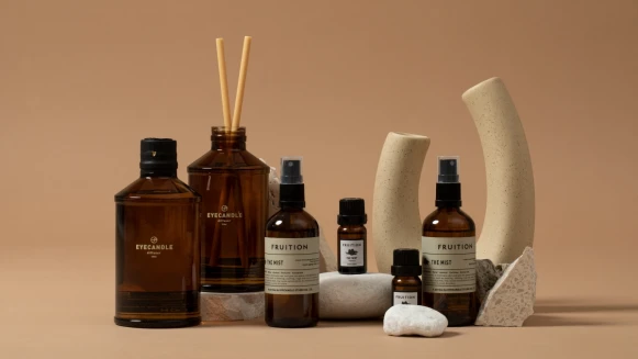 FRUITION 8週年與EYECANDLE聯手推香氛,猶如山中薄霧的雪松氣息太迷人