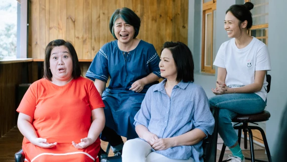 《老少女奇遇記》鍾欣凌、黃姵嘉「婆媳之旅」超瘋癲 嚴藝文搞笑警告