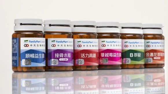 這款超讚的保健食品，全家就買得到！口碑與效果都績優的中天生技FamilyMart Collection接骨木莓複方膠囊、FamilyMart Collection活力高鐵錠與FamilyMart Collection全系列，為大家保健護航，輕鬆Get健康！