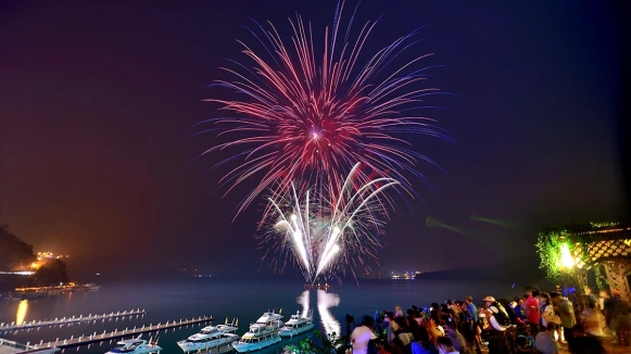 2022日月潭花火音樂嘉年華將放3天煙火！時間長達8分鐘、無人機展演，配湖面倒映美呆