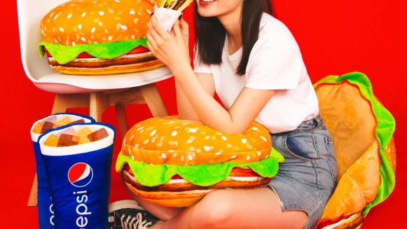 2022漢堡王10月優惠懶人包！超萌華堡2Way坐墊抱枕免費送