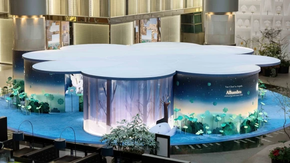 VCA四葉草展覽搶先逛：地點、日期、新款珠寶、雪地造景、Line貼圖…