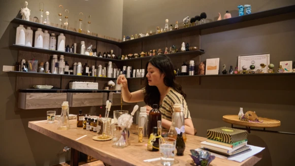 滿室生香的療癒!台灣香氛調香師古乃方 用苔蘚香氣為自己刺青