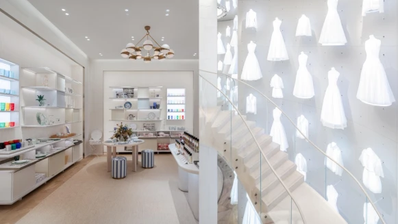 朱智勛、Apo走訪Dior台北101旗艦店！絕美旋轉樓梯、首賣家飾系列