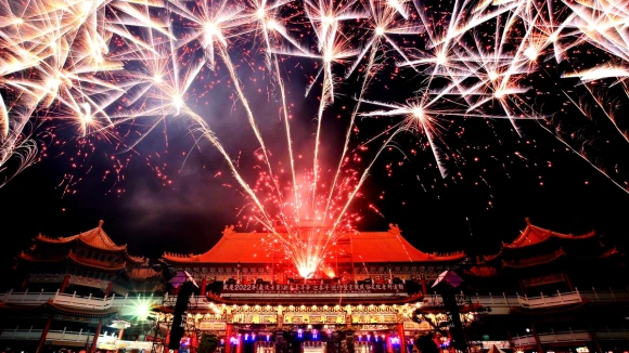 2023台南鹿耳門煙火秀本週六施放！40分鐘高空花火點亮夜空，「迎春牛」睽違2年回歸