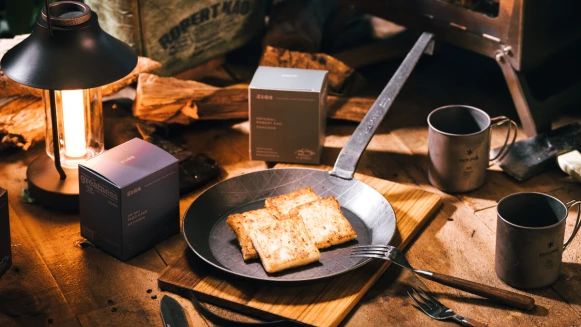 露營控尖叫！上山、下海超需要！蘿蔔糕界暖男「梁家瘋味」推出小份量「六口味隨行組」，4/16限時限量首波預購 輕裝上市囉！