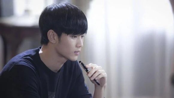 金秀賢：男神那是天生的