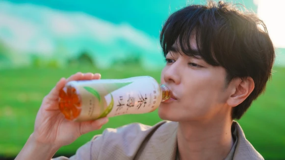相遇如此耐人尋味！日本男神佐藤健首次代言 茶尋味廣告片令人心動
