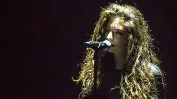 短髮惹到她？紐西蘭天才少女蘿兒 Lorde「我死都不會剪頭髮」