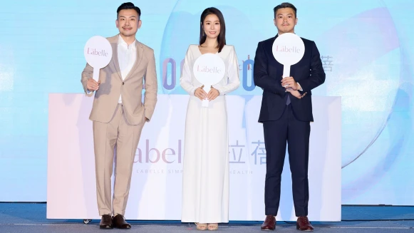 風靡全台，賣破2000萬瓶的「拉蓓養生茶」！代言人林心如與七七老大慶功，分享健康美麗的養生方式！