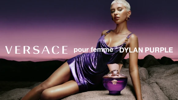 原來這就是「凡賽斯感Versacesphere」紫色高級氛圍!《VERSACE凡賽斯狄倫紫女性淡香精》凝聚閃耀紫色花果香,打造自信滿溢「完美女王」香氛!