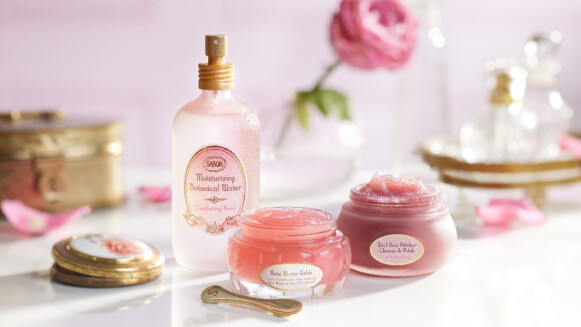 招喚粉嫩肌的最強濾鏡！SABON美顏光燦2步驟：磨砂嫩膚+水光保濕，同時讓你怦然心動的玫瑰臉部保養儀式！