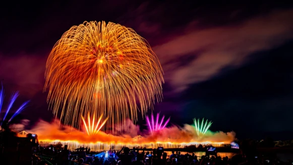 【MiKU玩日本】夏天就是要來日本看煙火！「慰靈、復興、和平」的長岡祭煙火大會帶來滿滿震撼與感動