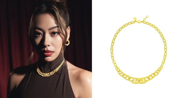 Just Gold 鎮金店再度攜手Dizzy Dizzo蔡詩芸，以全新令人驚豔的「金熾龍騰系列」，形塑寓意與風格皆完美的真女人黃金珠寶穿戴新主張！