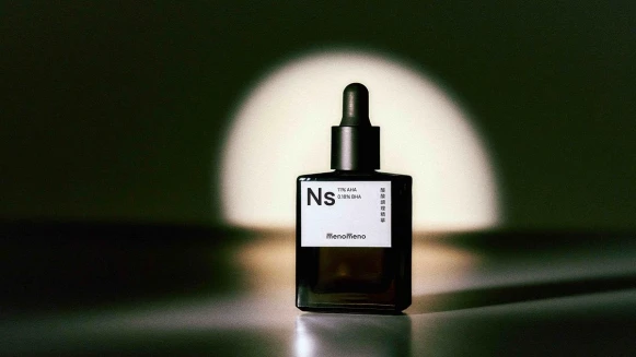 m̄enom̄eno 推出油痘粉刺肌救星 ，「Ns 酸酸調理精華」多重酸完美配方解決肌膚煩惱