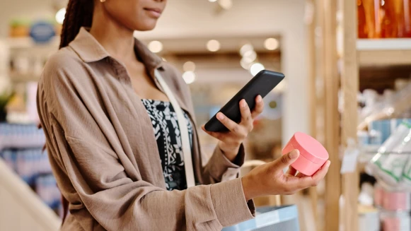 【時髦CEO】2025美妝保養市場極端化？精品、開架佈局成新寵