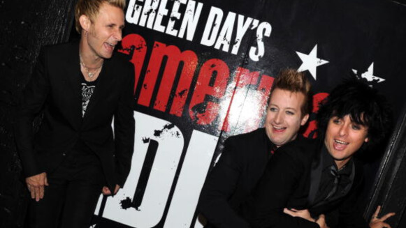 Green Day 樂團首登 Coachella 喊出最搖滾懟川宣言!樂迷們一定要知道的「American Idiot」6個背景故事