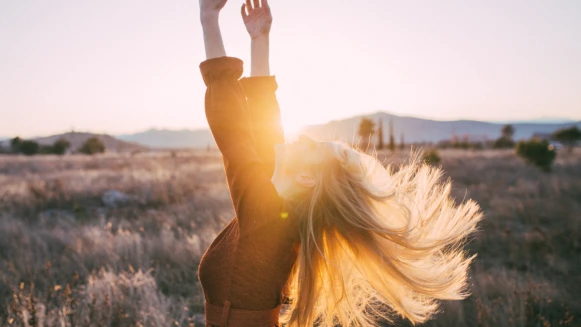 塔羅占卜｜未來3個月，宇宙傳送給你的驚喜禮包有什麼？