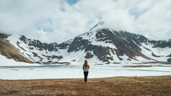 獨自旅行不踩雷！資深女性獨旅者的10大提醒：孤單、安全、性別議題一次說清楚