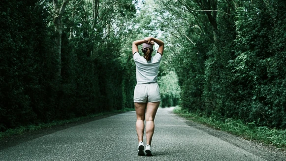 千萬別踩！「超慢跑」愈跑愈胖的5大陷阱區、獻上5個跑步減肥必勝絕招、還有女性專屬的一週超慢跑+飲食減脂計劃！