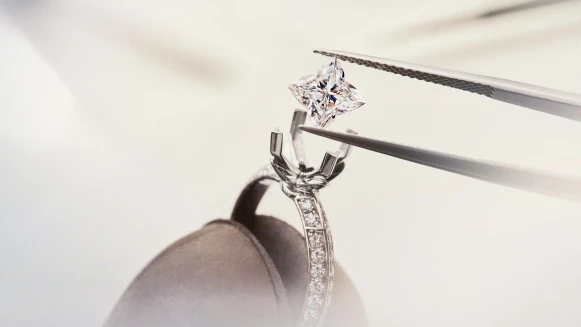 盤點LV求婚鑽戒+結婚對戒！經典老花星型切割鑽石系列的四大亮點