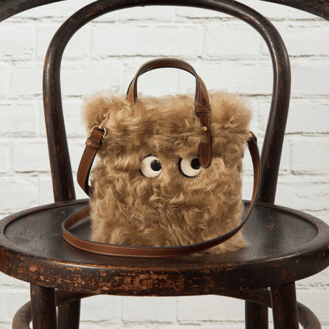 質感永續品牌還有它！Anya Hindmarch 經典俏皮眼睛獨特又討喜
