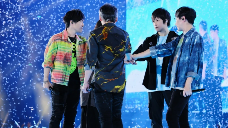 五月天演唱會迎來329成軍日!帶5萬粉絲重回組團的那一天:「能跟你們組團真的太好了!」