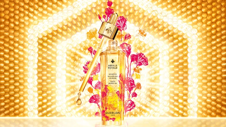 一起歡慶世界蜜蜂日，嬌蘭小金瓶限定藝術版必須收！變漂亮同時也響應蜜蜂保育，關愛地球你我都有責任！