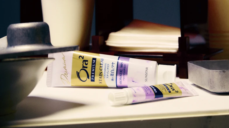 精緻女人更重視的細節是亮白牙齒！Ora2極緻淨白牙膏、極緻璀璨亮白護理牙膏讓笑容更迷人～幻紫極品，歲末派對最高質感禮物！