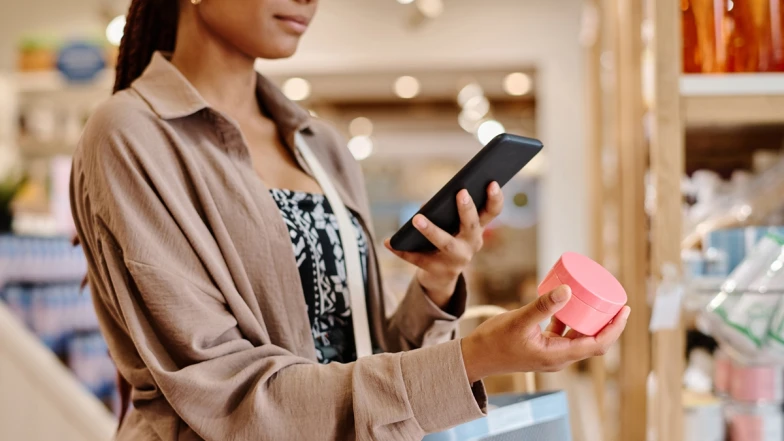 【時髦CEO】2025美妝保養市場極端化？精品、開架佈局成新寵