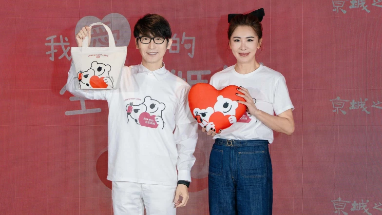 全能媽咪小禎追求保養快狠準～必買京城之霜「60植萃十全頂級全能乳」、「超維A微晶冰錐撫紋貼」點亮肌底光、滑嫩出新高峰！現在購入還能一起做公益喔！