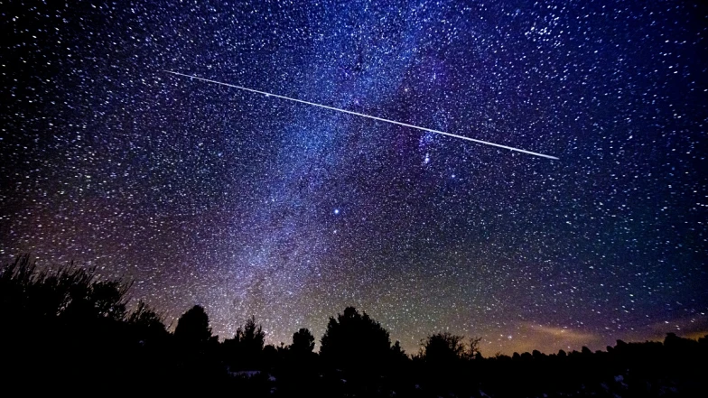 2025天琴座流星雨直播線上看！每小時18顆閃耀夜空，最佳觀賞時間地點一次筆記