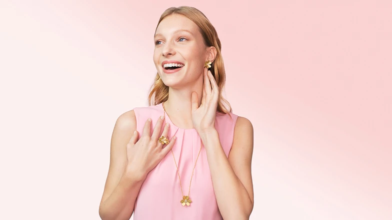 溫馨五月為母親獻上璀璨臻禮，Van Cleef &amp; Arpels 以Frivole系列璀璨靈動美態珠寶，傳遞真摯深刻的溫柔愛意