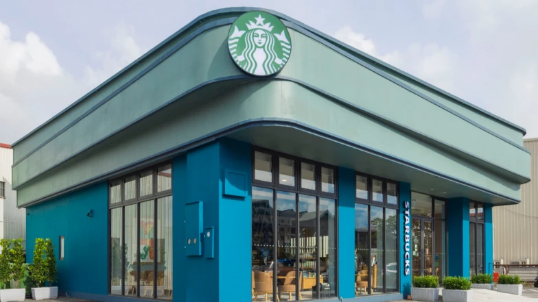 星巴克「台南台江門市」6/7開幕！藍綠色外觀成全新打卡點，優惠資訊一次看