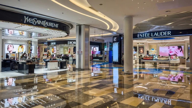 【時髦CEO】美國製造變貴了？雅詩蘭黛銷售調降、轉移產地因應川普關稅風暴