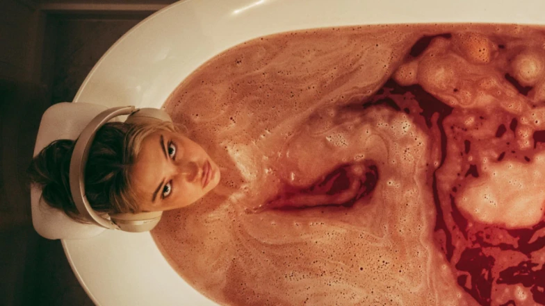 新版《是誰搞的鬼》：不同的時代，一樣的交通肇事逃逸，帶來總是被人威脅的夏日陰暗秘密