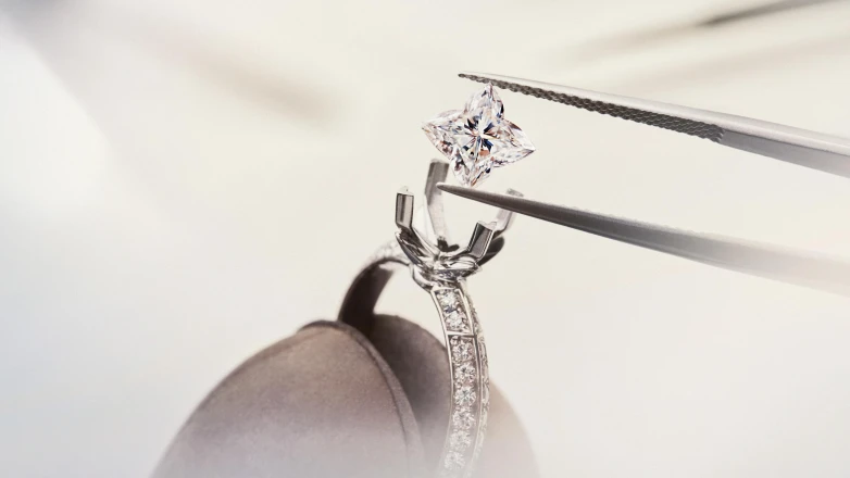 盤點LV求婚鑽戒+結婚對戒！經典老花星型切割鑽石系列的四大亮點