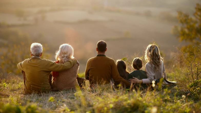 2025農曆七月初一鬼門開!6大「趨吉避凶秘法」快筆記,艾草護身、熱水驅陰都有效