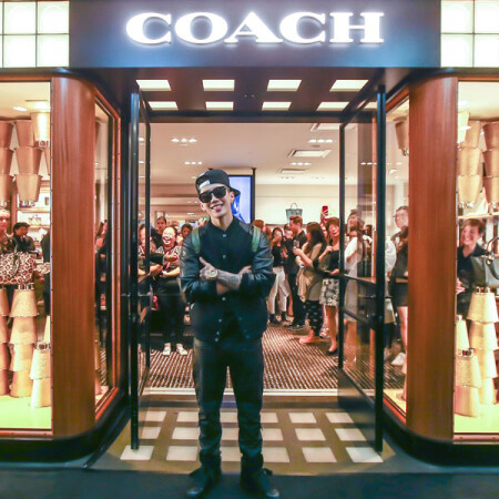 COACH新加坡奢華概念店開幕 韓星朴宰範帥氣站台