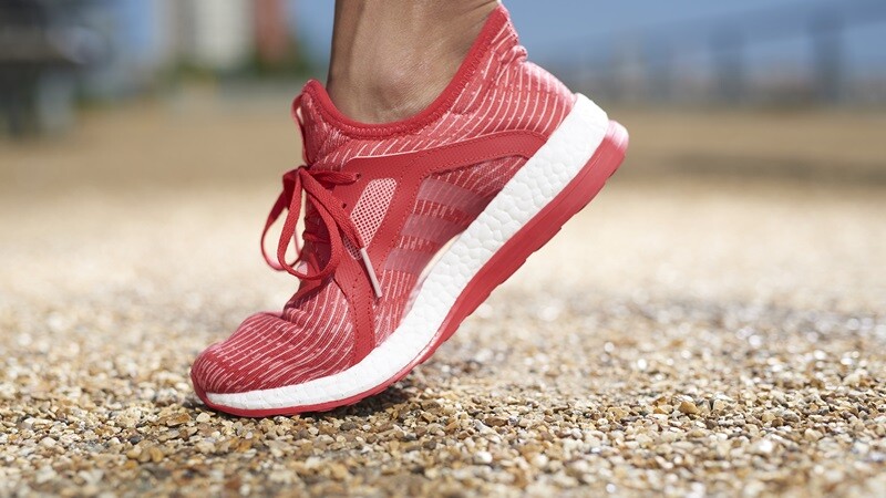 閃耀亮火紅x粉嫩湖水綠!adidas PureBOOST跑鞋新色到