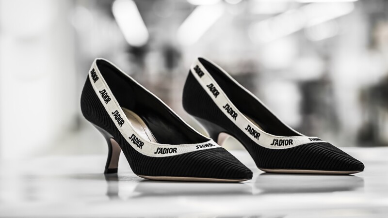 全新J’adior 系列推出全新款，迷人細節讓你再次愛上 Dior 的優雅。